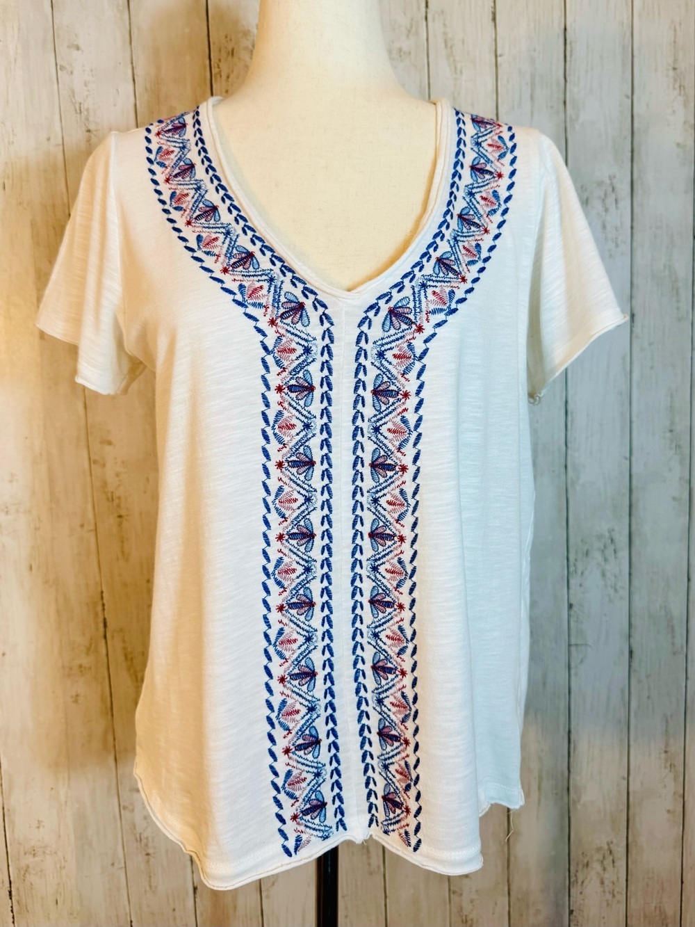 Knox Rose Embroidered Boho Tee | White Short Sleeve Top | Medium